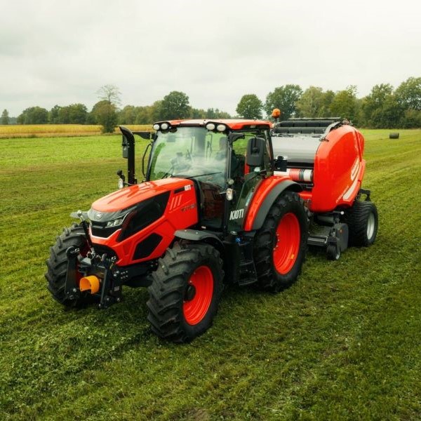 Kioti tehnika uz lauka